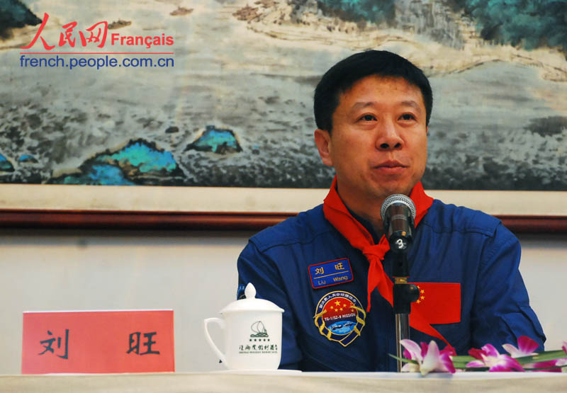 Zhuhai accueille les trois taïkonautes du Shenzhou-9 (3)