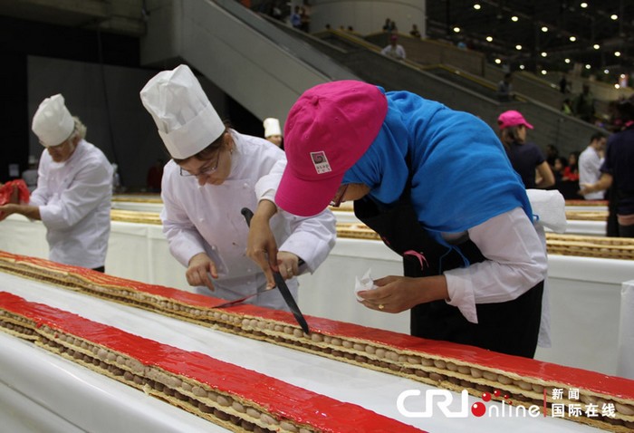 Record: le plus grand mille-feuilles du monde (2)