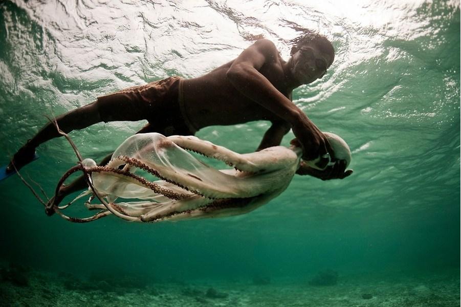 Les Bajau : les derniers nomades de la mer (10)