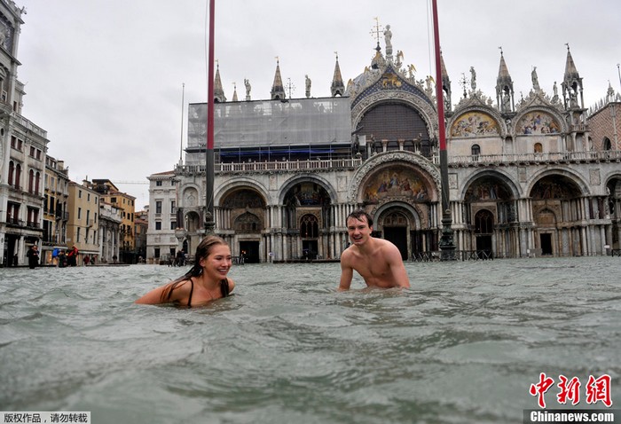 Venise : 70% de la ville inondés (2)