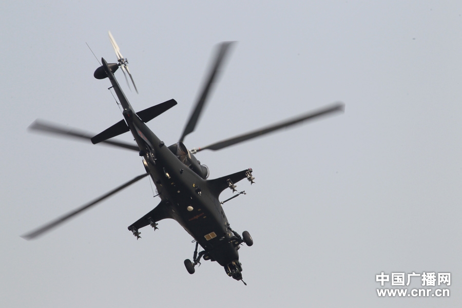 L'incroyable vol piqué de l'hélicoptère militaire chinois "10" (4)