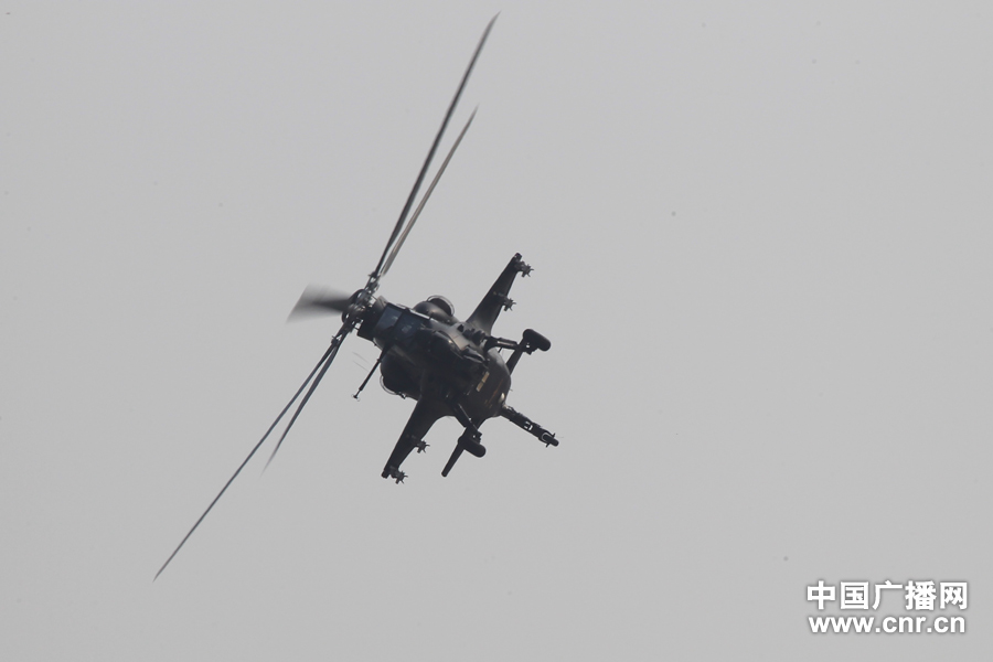 L'incroyable vol piqué de l'hélicoptère militaire chinois "10" (3)