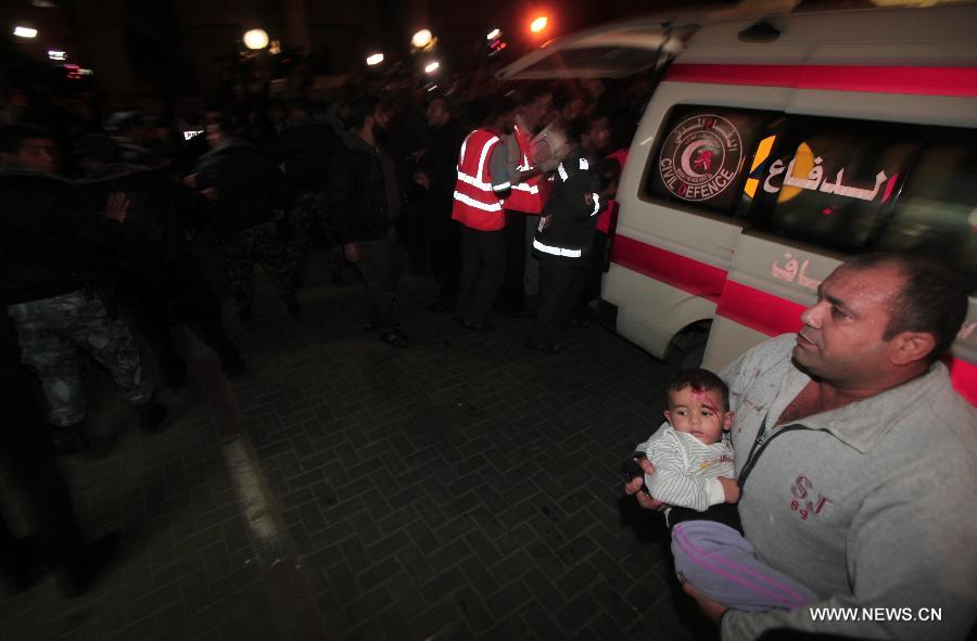 Trois morts, 20 blessés dans un raid aérien israélien dans la bande de Gaza (témoin)  (4)