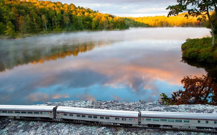 Un photographe traverse le Canada avec son train miniature (12)