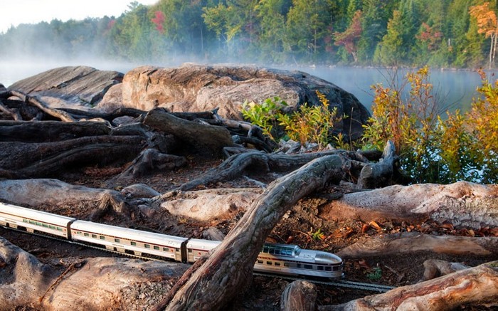Un photographe traverse le Canada avec son train miniature (15)