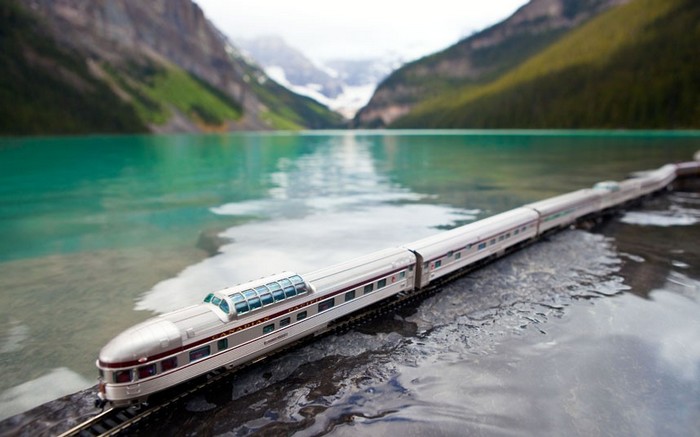 Un photographe traverse le Canada avec son train miniature (17)