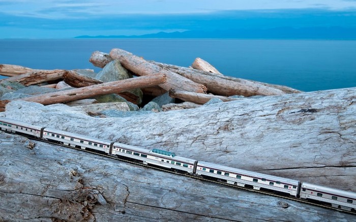 Un photographe traverse le Canada avec son train miniature (8)