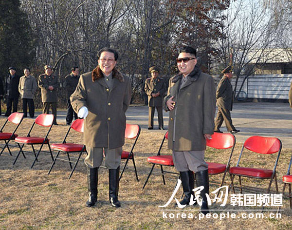 RPDC : Kim Jong-un à cheval lors d’une inspection (10)