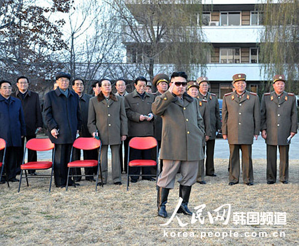 RPDC : Kim Jong-un à cheval lors d’une inspection (8)
