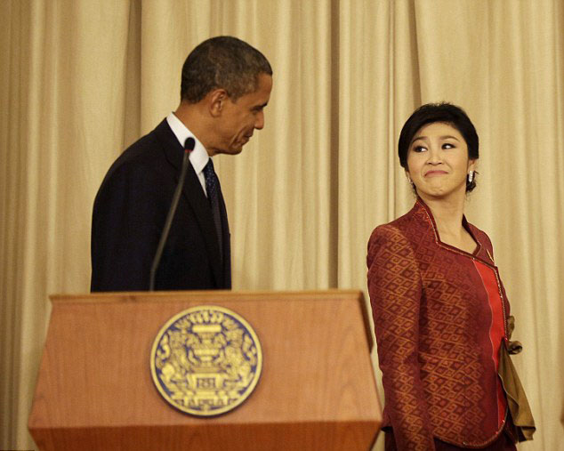 Obama et la Première ministre de Thaîlande échangent un moment coquin (3)