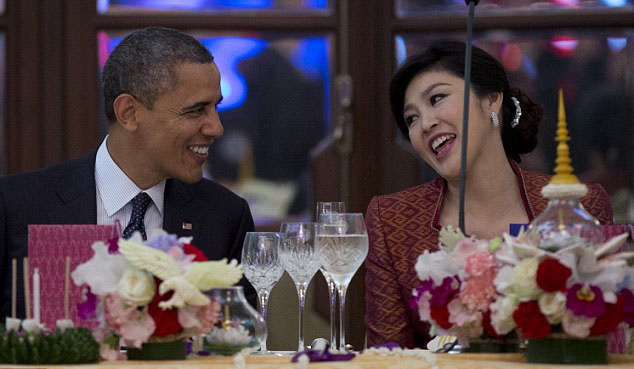 Obama et la Première ministre de Thaîlande échangent un moment coquin