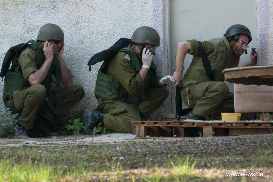 Deux soldats israéliens tués dans une attaque à la roquette sur une base militaire (armée)   (4)