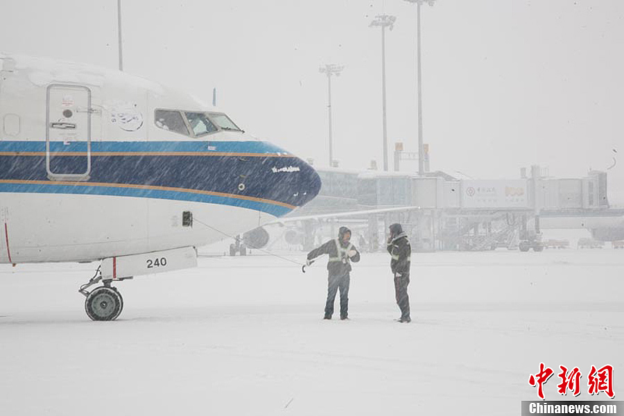 Xinjiang : une vingtaine de vols retardés en raison de la neige (9)