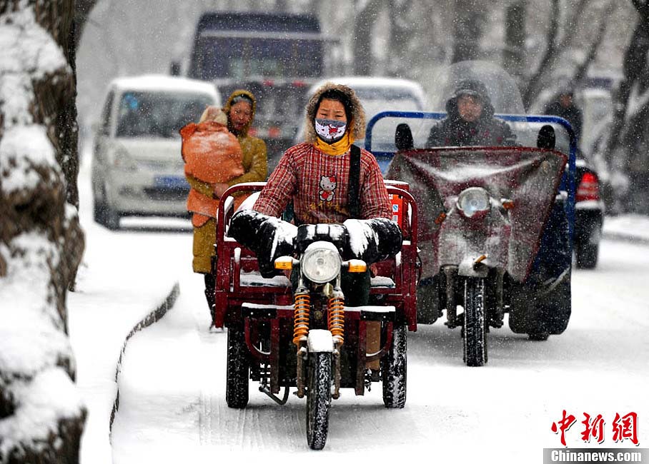 Xinjiang : une vingtaine de vols retardés en raison de la neige