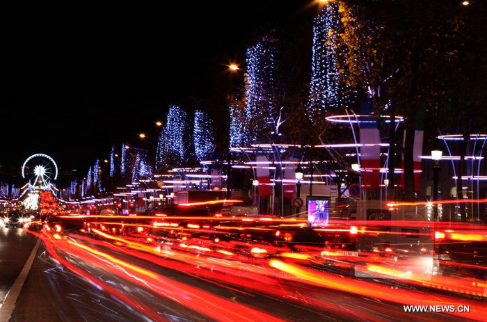 France: illumination des Champs-Elysées pour Noël (4)