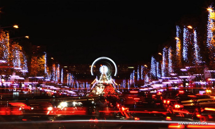 France: illumination des Champs-Elysées pour Noël (5)