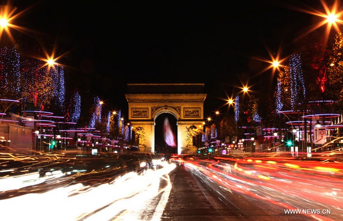 France: illumination des Champs-Elysées pour Noël