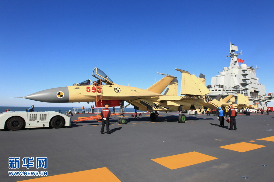 Le premier appontage d'un J-15 sur le porte-avoins chinois Liaoning (16)