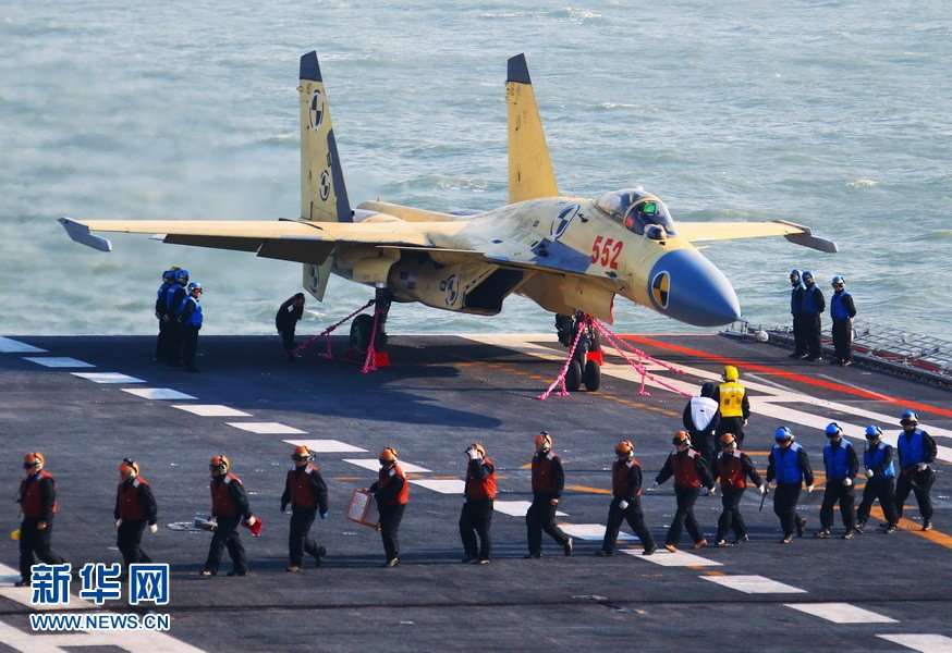 Le premier appontage d'un J-15 sur le porte-avoins chinois Liaoning (7)