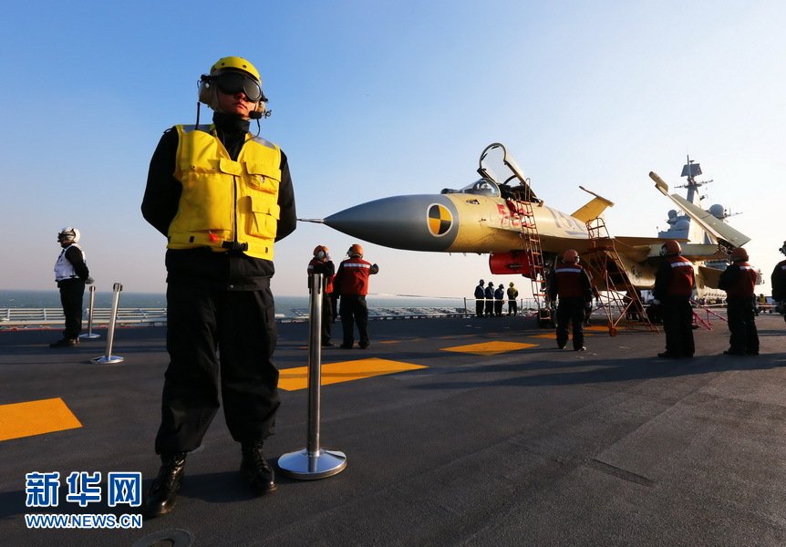 Le premier appontage d'un J-15 sur le porte-avoins chinois Liaoning (5)