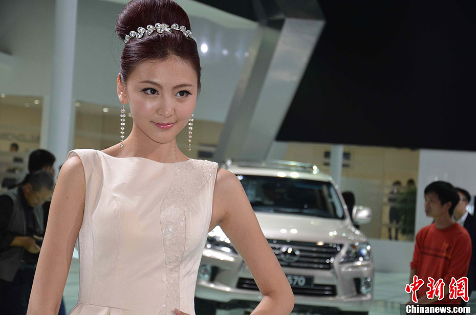 Belles hôtesses au salon automobile de Guangzhou 