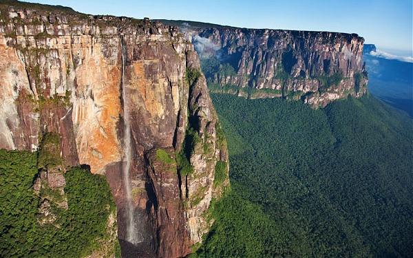 Le Salto Angel, la plus haute cascade du monde.