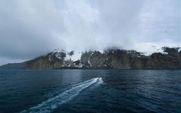 L'île Bouvet, une île volcanique inhabitée de l'Atlantique sud, est une des îles les plus isolées du monde.