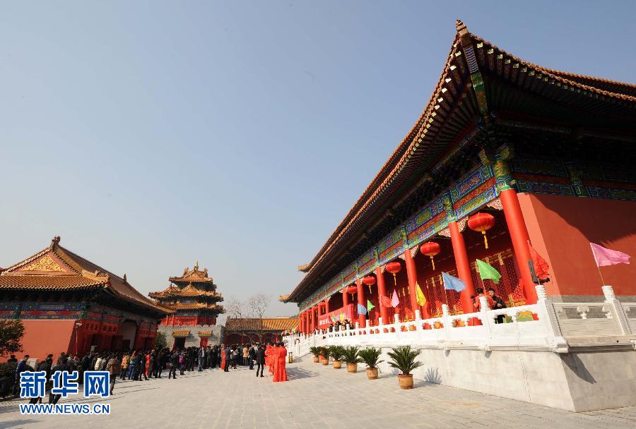 Le village Huaxi a lui aussi son « palais impérial » (4)