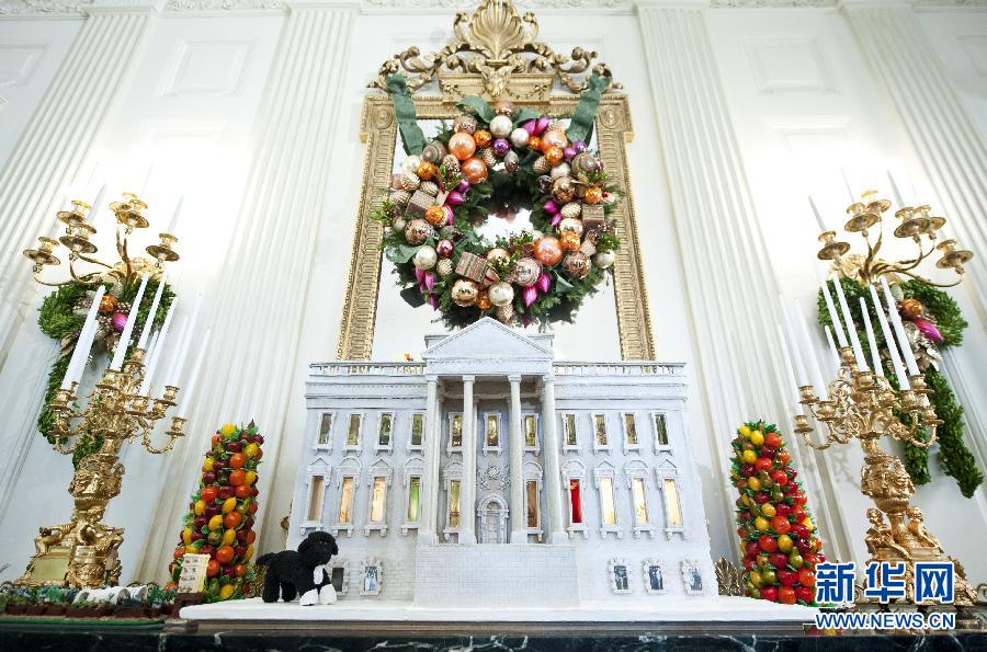 Photo prise le 28 novembre, une « Maison Blanche » en pain d'épices d'un poids de 136 kg.