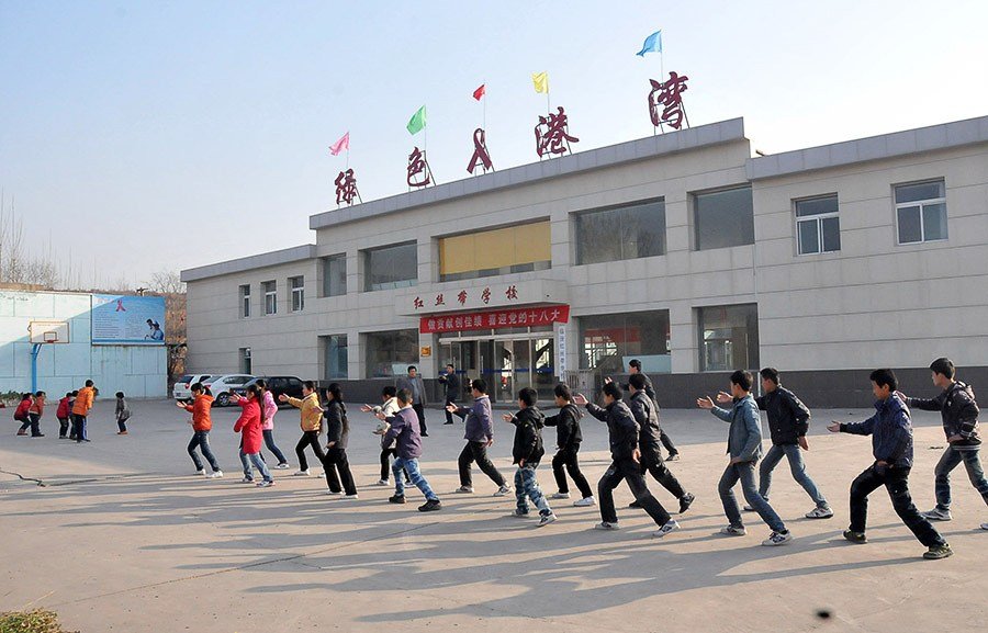 Des élèves font du sport, le 27 novembre.
