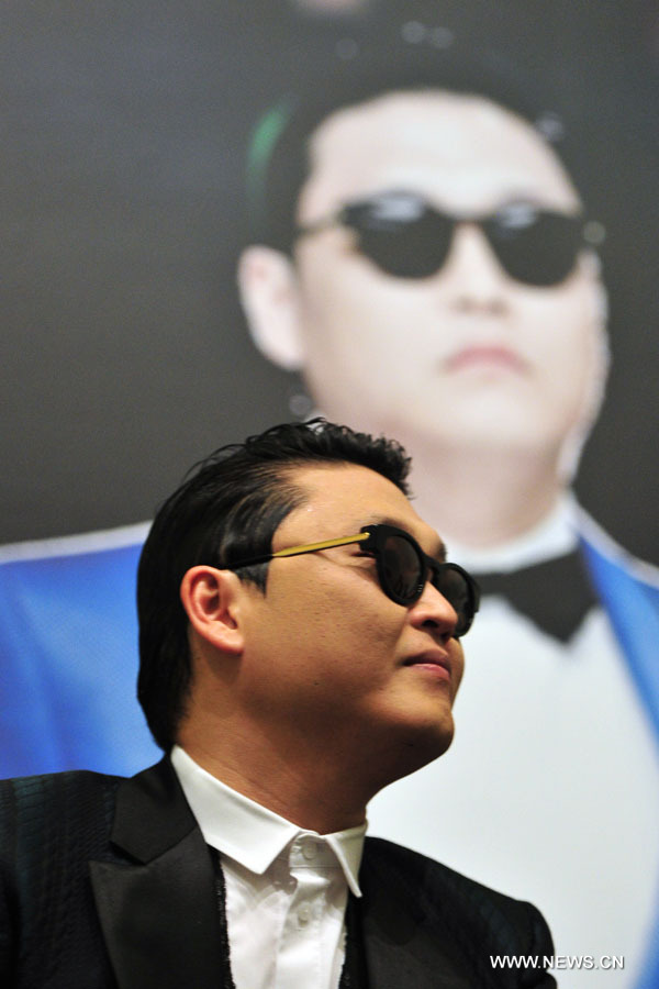 Le chanteur de la République populaire de Corée Psy, lors d'une conférence de presse avant un concert à Singapour, le 1er décembre 2012. (Photo : Then Chih Wey)