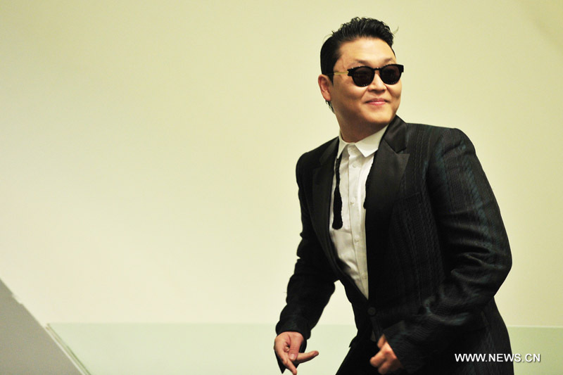 Le chanteur de la République populaire de Corée Psy, lors d'une conférence de presse avant un concert à Singapour, le 1er décembre 2012. (Photo : Then Chih Wey)