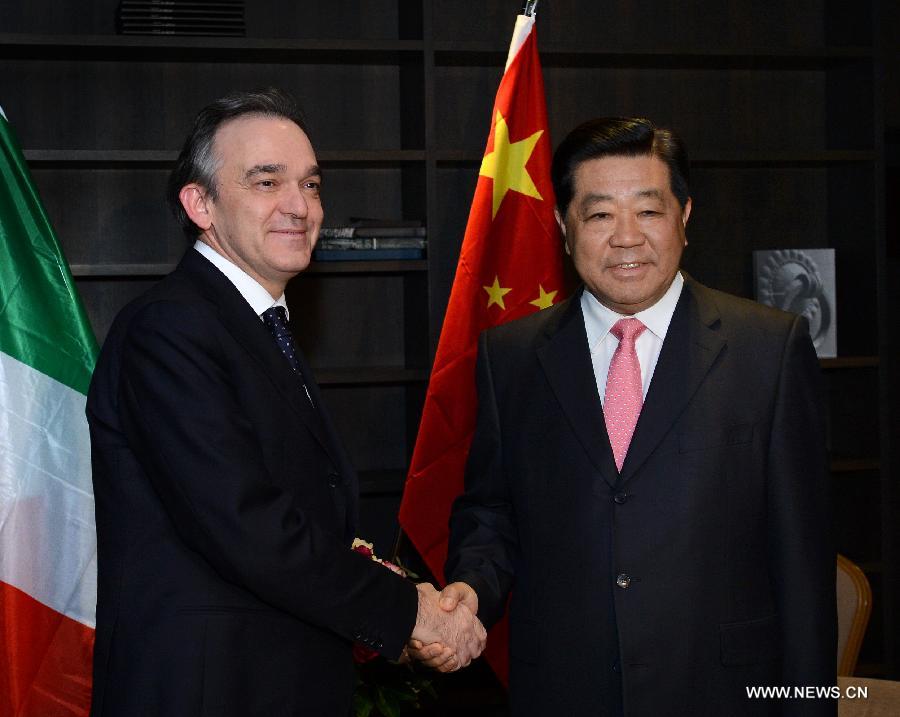 Le plus haut conseiller politique chinois Jia Qinglin rencontre Enrico Rossi, président de la région Toscane.