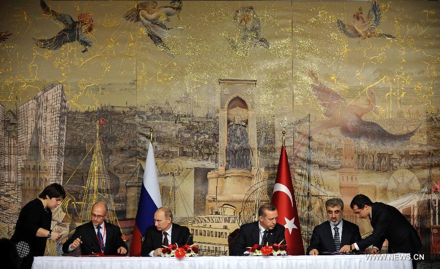 Poutine se rend en Turquie pour signer des accords dans les domaines du commerce et de l'énergie (2)
