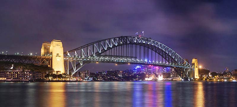 Monter sur le pont Harbour Bridge à Sydney.