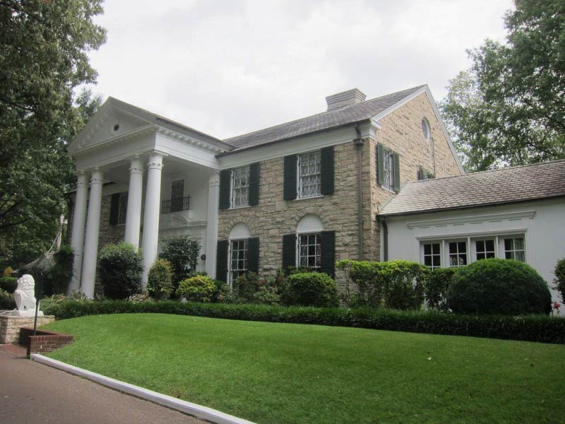 Visiter le jardin Graceland à Memphis.