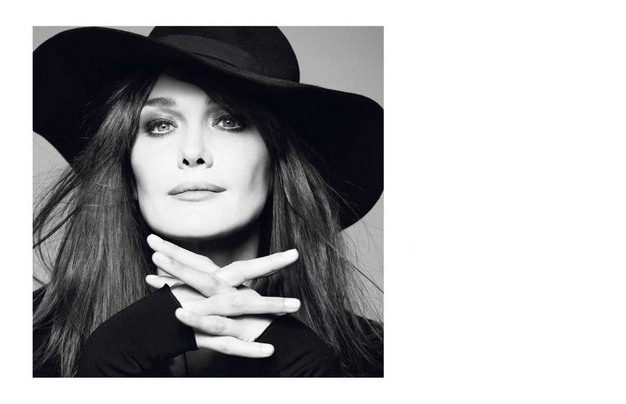 Carla Bruni en couverture de VOGUE France (8)