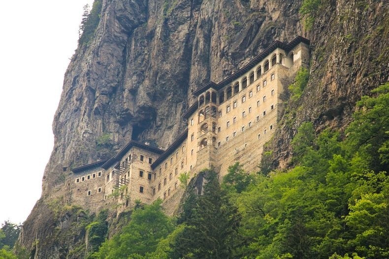 Le monastère de Sumela, situé au pied d'une falaise abrupte dans la province de Trabzon en Turquie. 