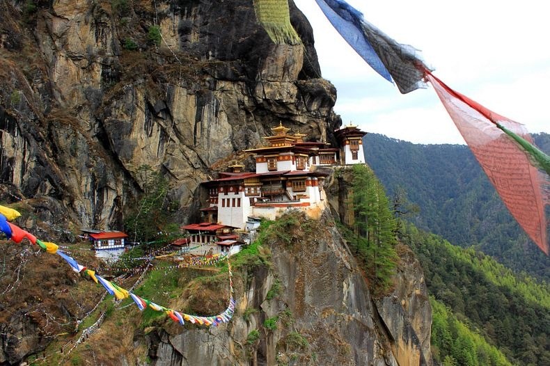 Taktshang (nid du tigre) est le plus célèbre des monastères bouddhistes du Bhoutan