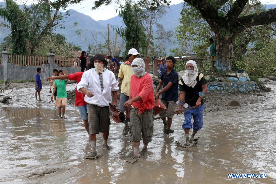 Le typhon Bopha fait plus de 200 morts dans le sud des Philippines 