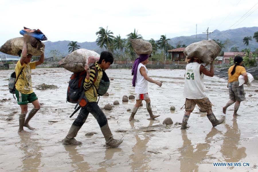 Le typhon Bopha fait plus de 200 morts dans le sud des Philippines  (3)