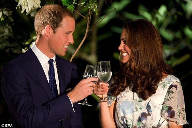 Le prince William et Kate Middleton lors de leurs visites à Singapour en septembre 2012. Depuis, des rumeurs ne cessaient de courir sur le fait que Kate était enceinte.