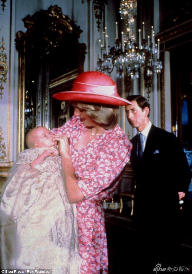 En 1982 le petit prince William a été baptisé à Buckingham Palace.