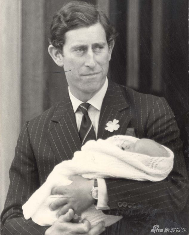 Le prince Charles quitte l'hôpital St Mary à Paddington, Londres.