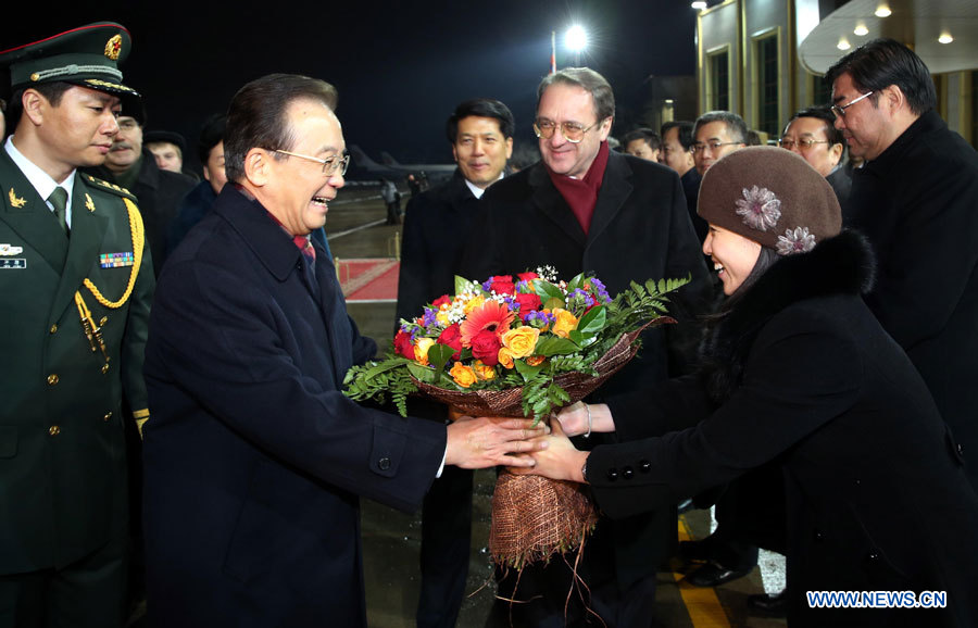 Le Premier ministre chinois Wen Jiabao arrive le 5 décembre 2012 à Moscou en Russie. M. Wen participera à la 17e Réunion régulière entre les Premiers ministres des deux pays et effectuera une visite officielle en Russie. (Photo : Yao Dawei)