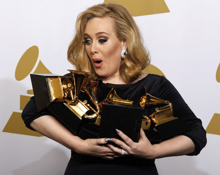 Le 12 février 2012 à Los Angeles, la chanteuse britannique Adele a remporté six prix aux Adwards Grammy. REUTERS/Lucy Nicholson