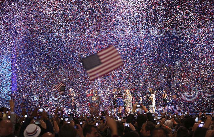 Le 7 novembre 2012 à Chicago dans l'Etat de l'Illinois, les confettis pour célébrer la victoire de Barack Obama dans l'élection présidentielle masquent la scène. REUTERS / Philip Scott-Andrews