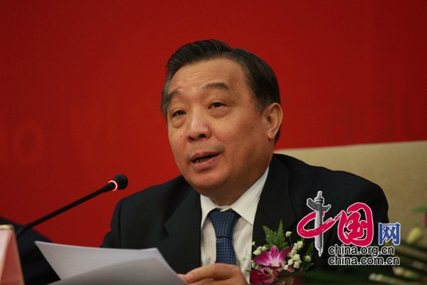 Le 6 décembre, Wang Chen, vice-directeur du Département de la communication du CC du PCC, prononce un discours lors du Symposium national de traduction en Chine.