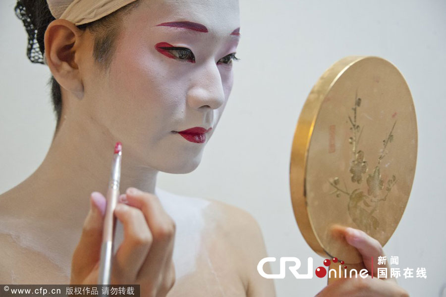 La vie secrète d'un homme geisha au Japon (3)