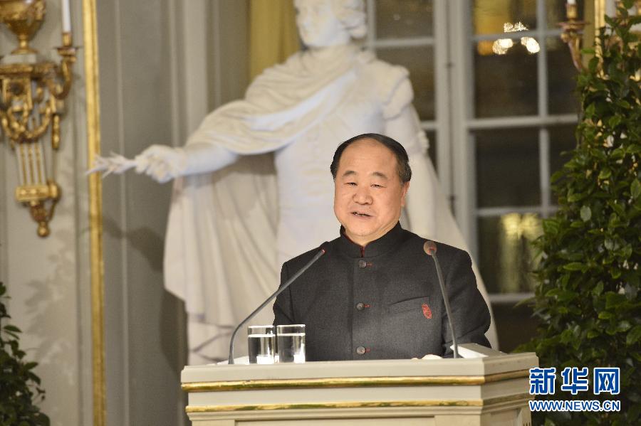 Mo Yan prononce un discours devant l'Académie Nobel
